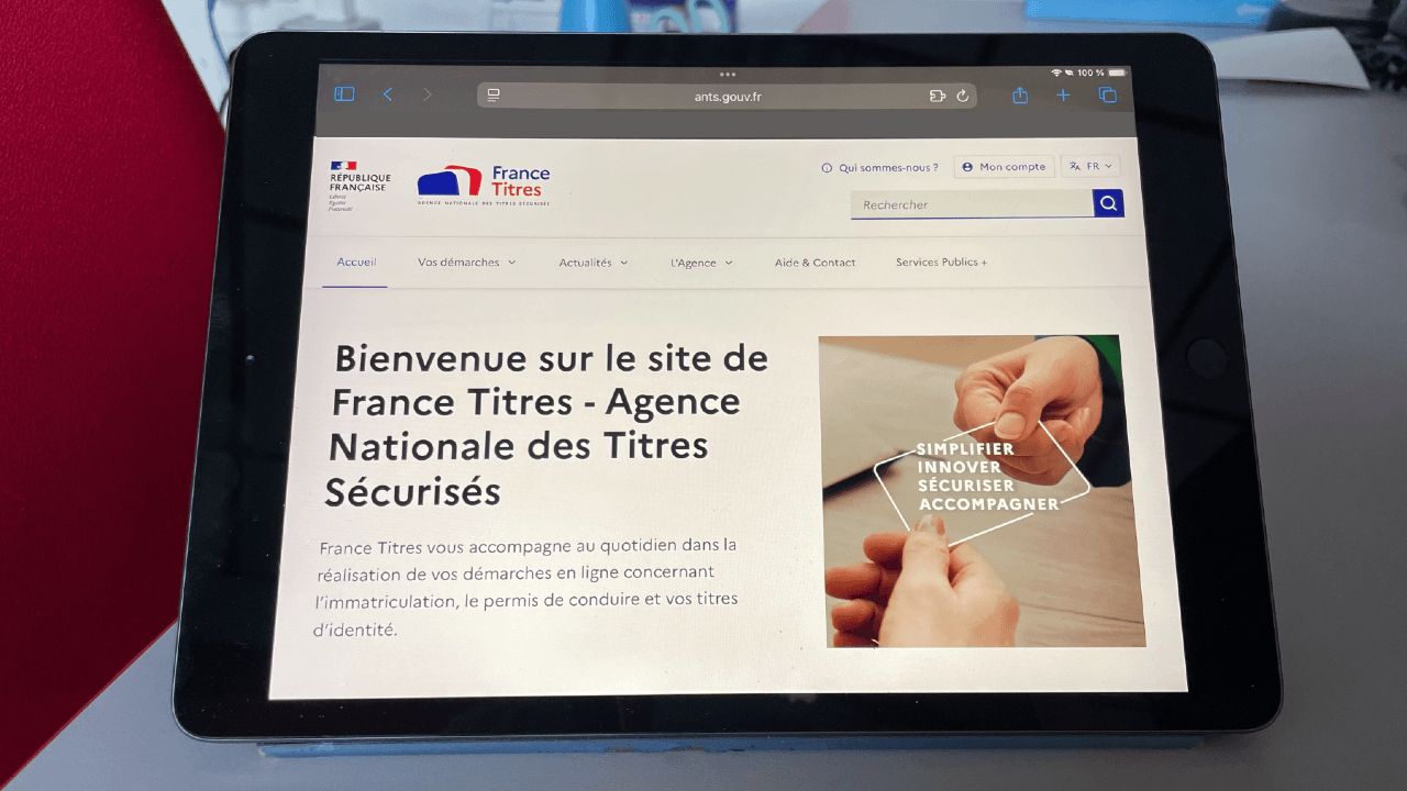 Logo France Titres, nouveau nom de l'Agence nationale des titres sécurisés (ANTS)